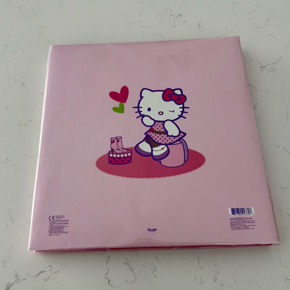 2007 Hello Kitty photo album - Picture 4 of 5